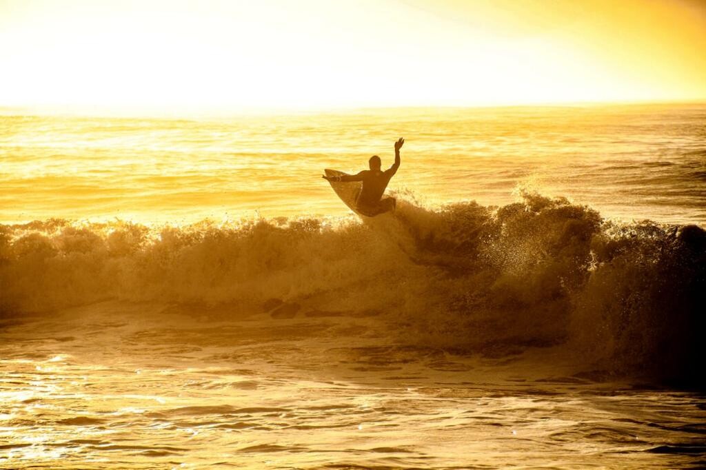 Abertura do Surf Master 2025 movimenta Quissamã neste fim de semana