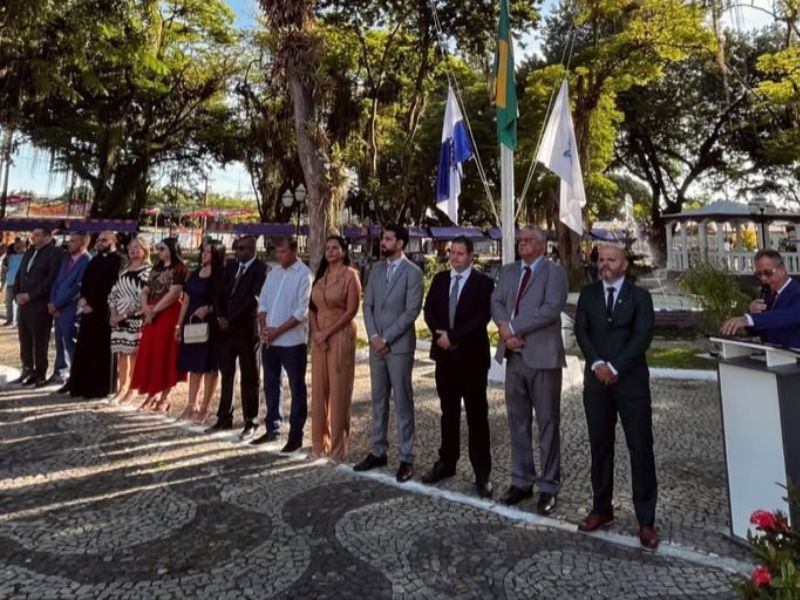 Silva Jardim inicia festividades pelos 184 anos da cidade com desfile cívico