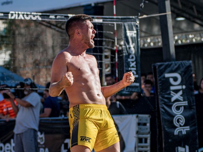 Campeão brasileiro e mundial de futevôlei inaugura espaço esportivo em Rio das Ostras