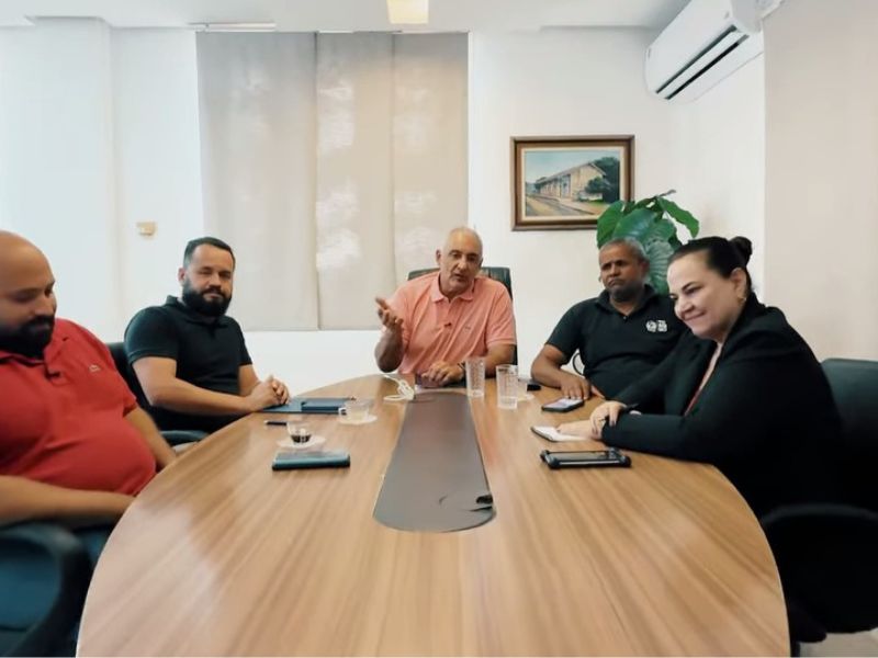 Reunião com representantes do Estado discute melhorias para os artesãos de Rio das Ostras
