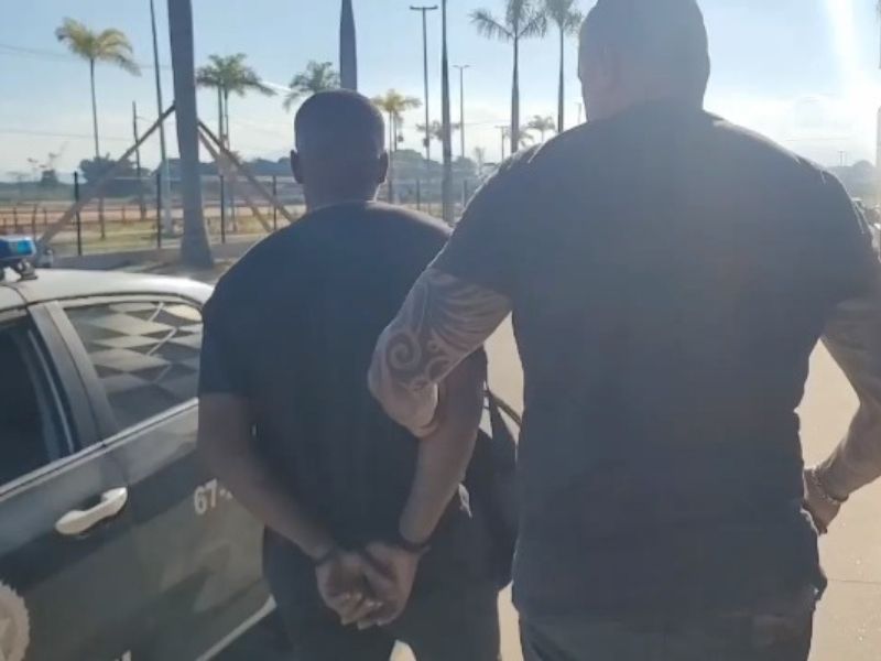 Homem é preso em Rio das Ostras com perfumes roubados de loja do shopping