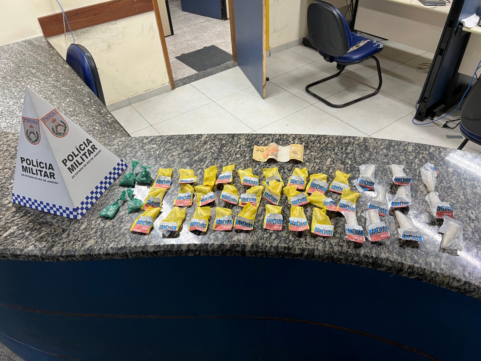 Tráfico de drogas: suspeito é preso durante operação em Macaé