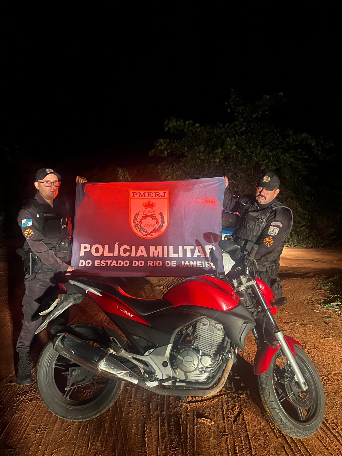 Moto roubada é encontrada pela PM em Macaé durante patrulhamento