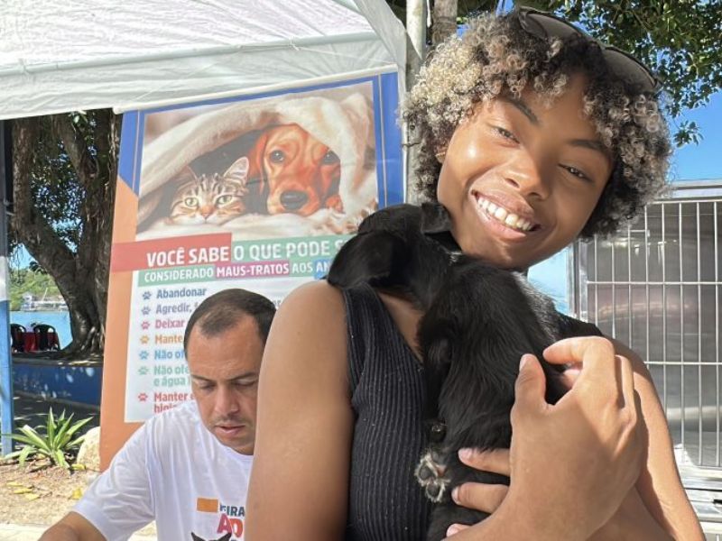 Praça José Pereira Câmara, em Rio das Ostras, recebe mais uma edição da Feira de Adoção Animal