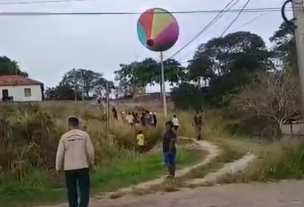 Área de Proteção Ambiental de Araruama tem 2 balões resgatados em ação do Inea
