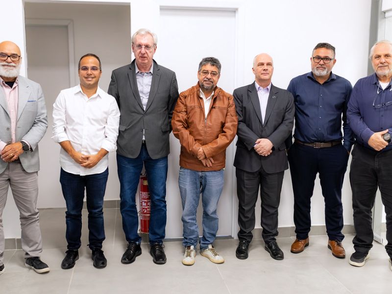 Prefeito Quaquá quer instalar Centro Espacial para lançamento de foguetes e satélites em Maricá