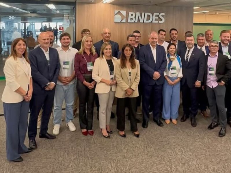 Reunião no Rio com presidentes da Embratur e do BNDES tem participação de prefeitos da região
