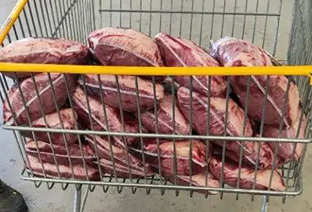 Homem tenta levar 19 picanhas escondidas no carrinho e acaba na delegacia, em São Pedro da Aldeia
