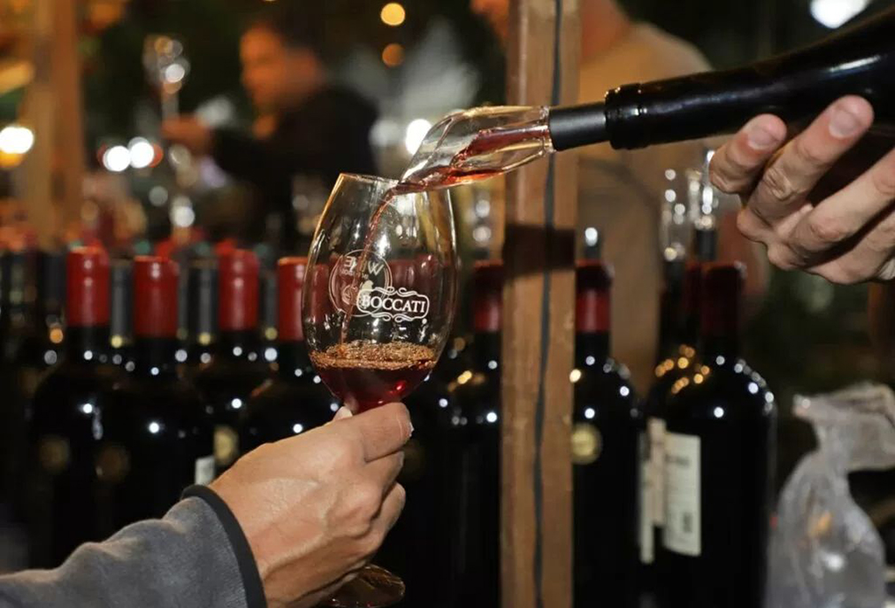 Degustação, música e experiências marcam abertura animada do Wine in Búzios