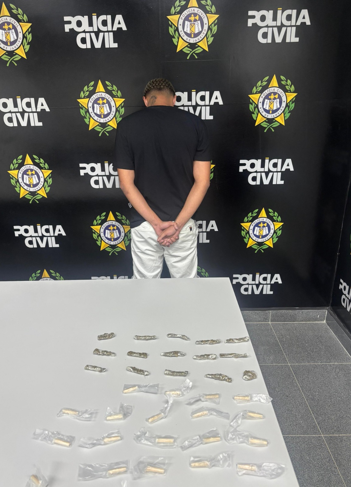 Civil prende homem por tráfico de entorpecentes em Macaé