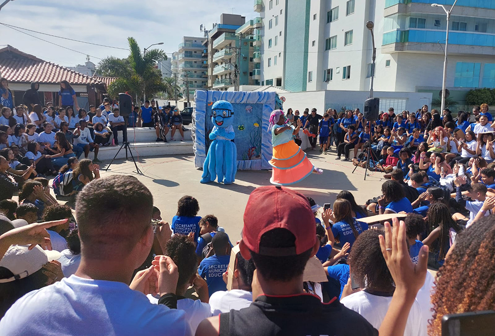 Cabo Frio vai às ruas em defesa dos oceanos com arte, educação e plantio simbólico