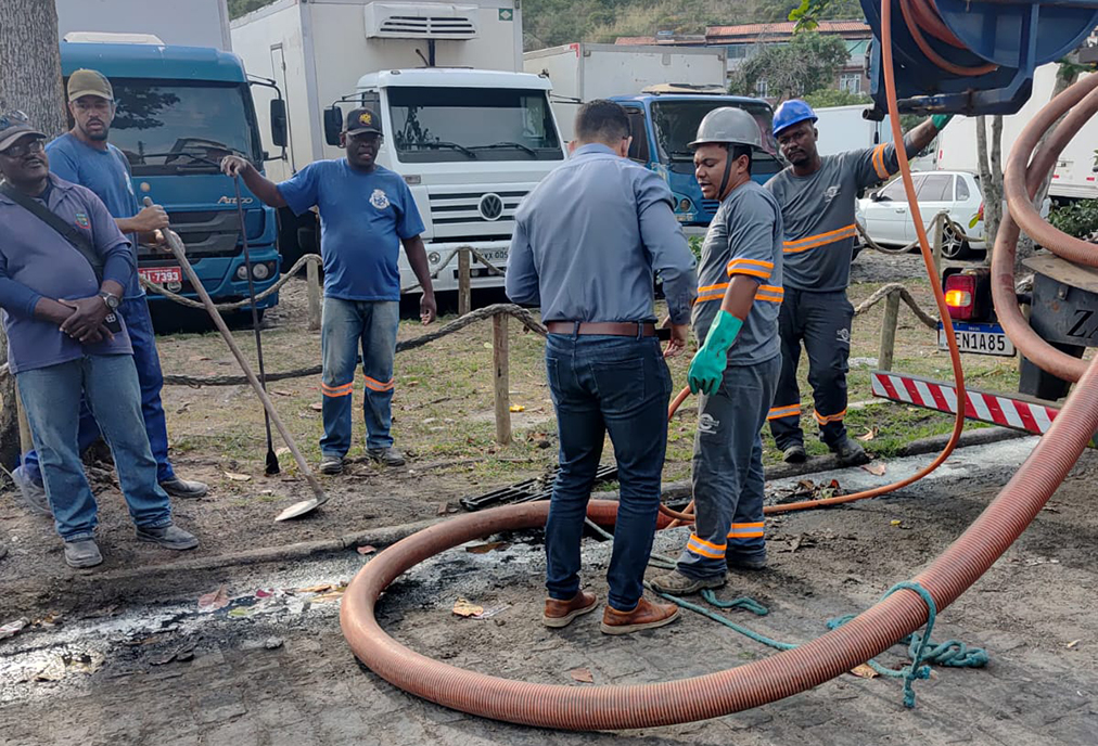 Avançam as intervenções para solucionar problema de esgoto nas imediações do Mercado de Peixe, em Cabo Frio