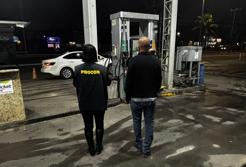Fiscalização do Procon encontra combustíveis com preço acima do esperado em Cabo Frio
