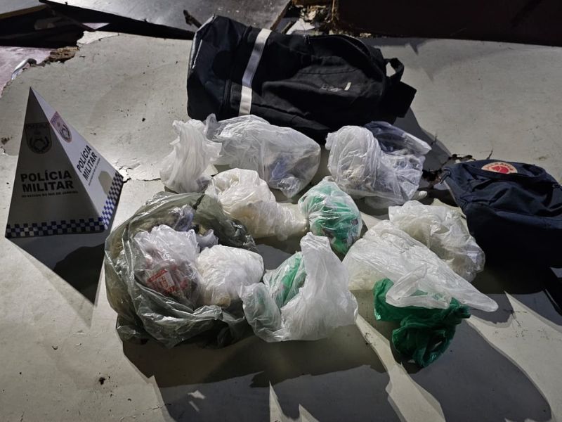 Polícia prende 2 homens com grande quantidade de drogas em Rio das Ostras