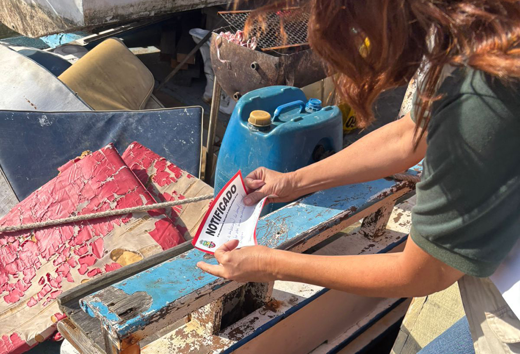 Prefeitura de Cabo Frio identifica reforma clandestina em barco no Boulevard Canal