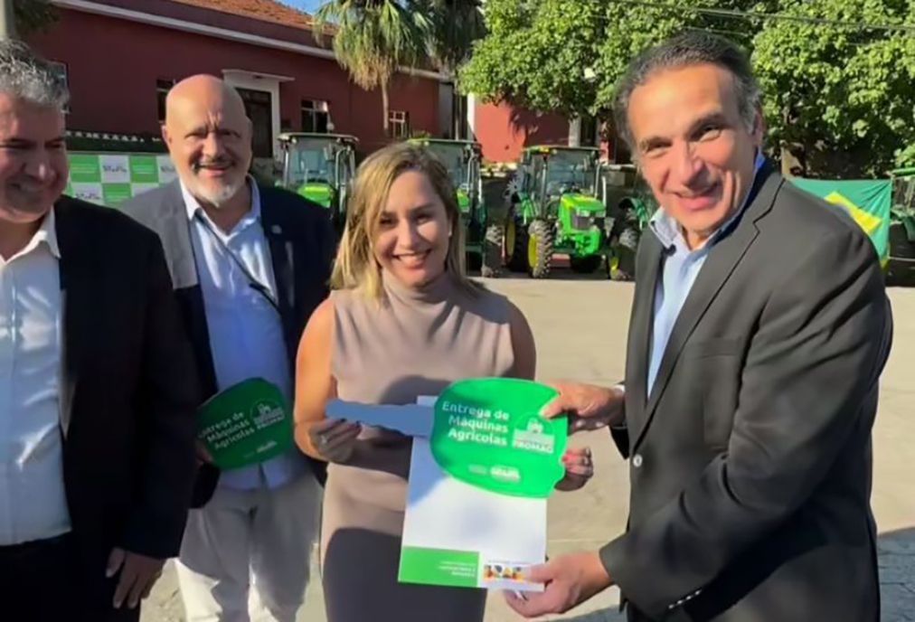 Araruama ganha trator graças a programa do Ministério da Agricultura