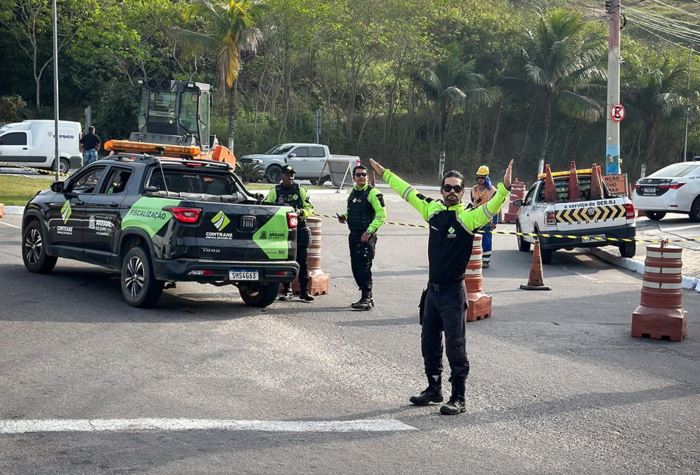 Tráfego em Arraial do Cabo sofre desvios durante obras na RJ-140