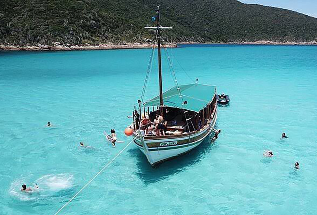 Feira em Arraial une arte local, turismo e conscientização ambiental
