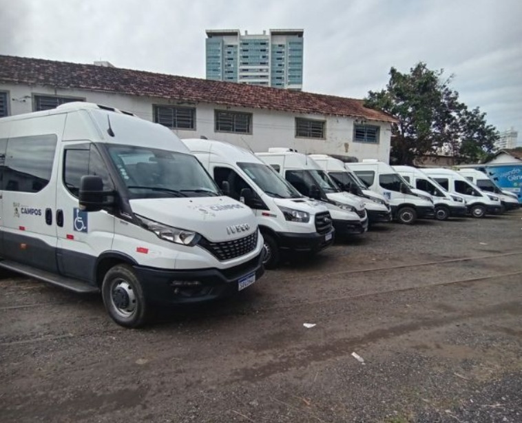 Prefeitura entrega nona van adaptada para alunos com necessidades especiais