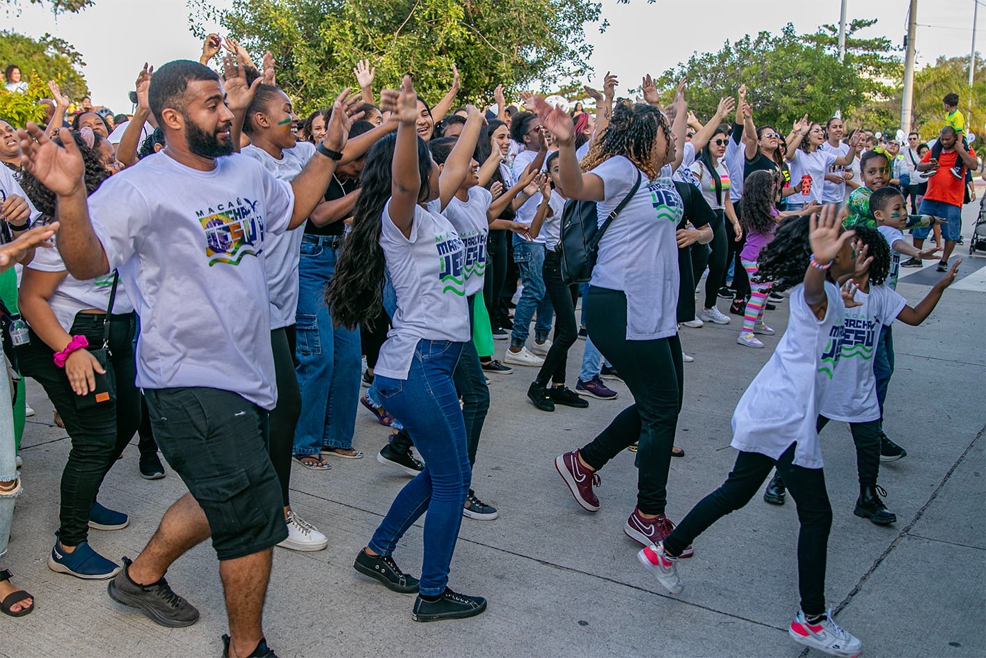 Marcha para Jesus chega à 16ª edição e reúne fiéis na Praia da Imbetiba