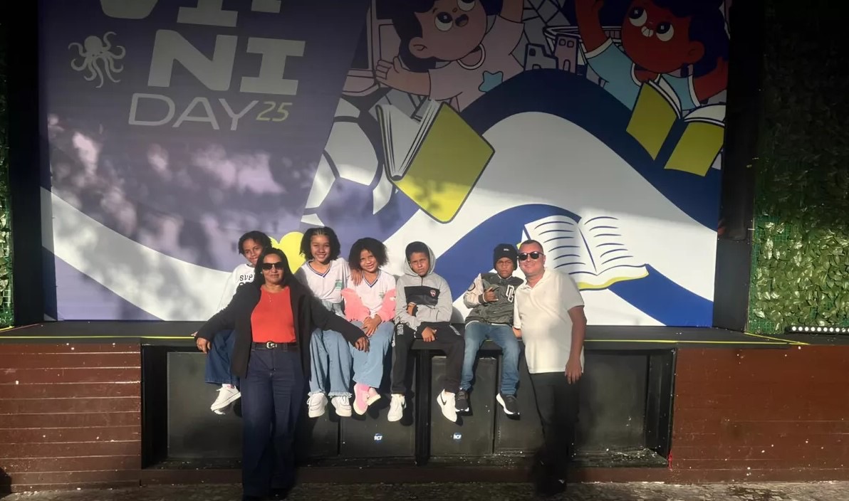 Escola de Quissamã participa de evento com Vini Jr. e reforça compromisso com a educação