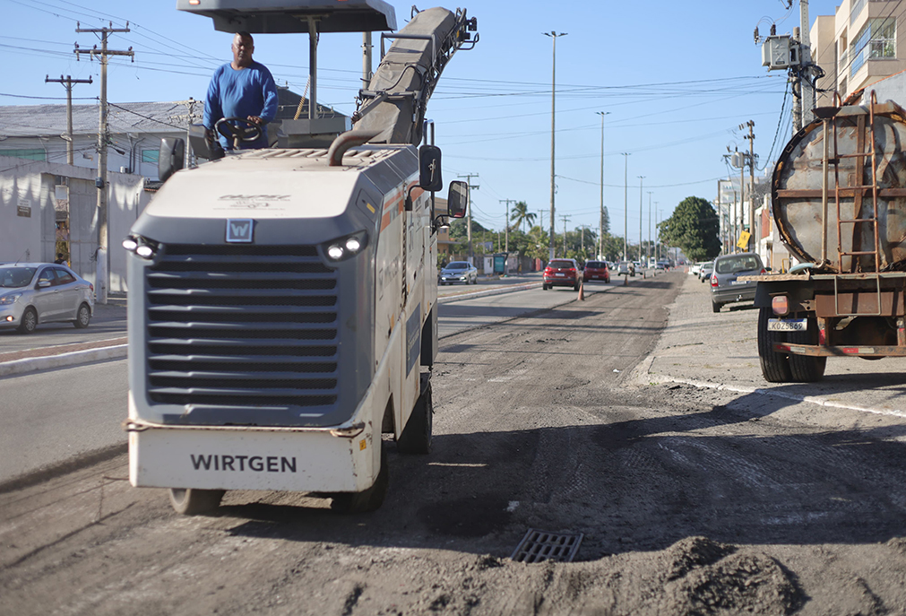Obras em Cabo Frio alteram trânsito na Avenida Teixeira e Souza