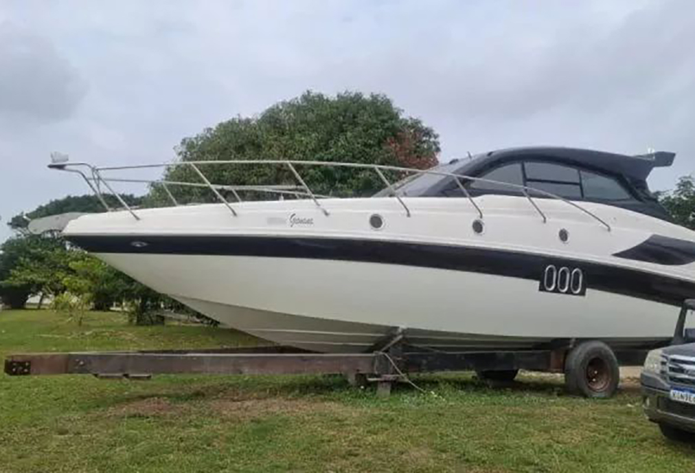 Cabo Frio aperta o cerco contra manutenção irregular de lanchas em ruas