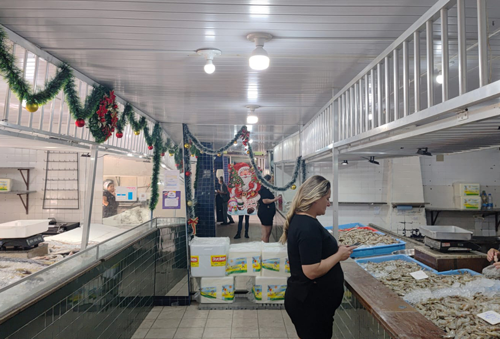 Comércios de pescado são avaliados em Cabo Frio após curso de manipulação