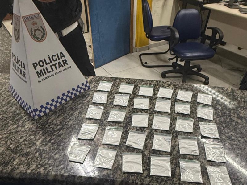 Mulher é presa em Rio das Ostras na noite de domingo, 10, após ação da PM