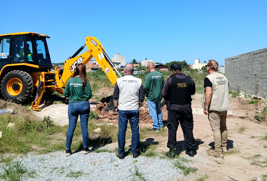 Ação conjunta coíbe crimes ambientais e obras sem autorização em Cabo Frio