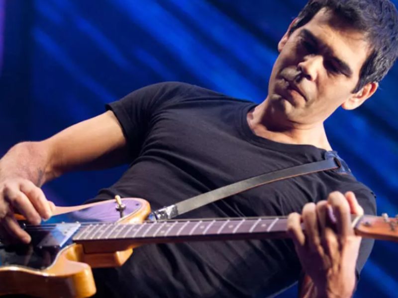 Lendário ex-guitarrista do Legião Urbana se apresenta em Silva Jardim nesse fim de semana
