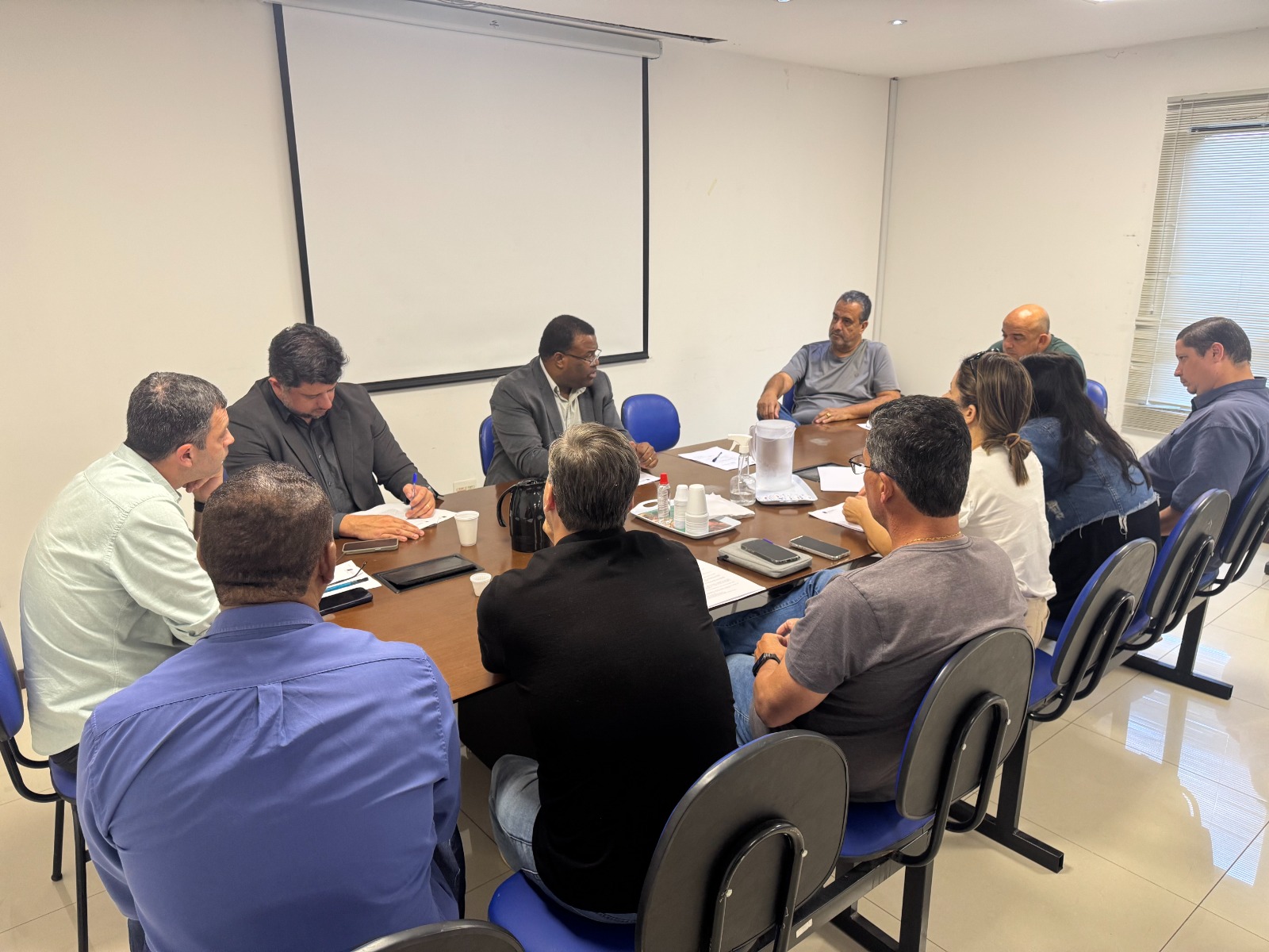 Cidade mais limpa e segura: Macaé prepara ação para remover fios irregulares