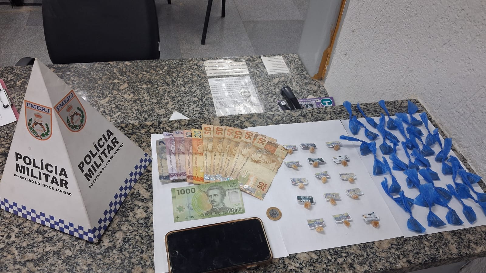 Denúncia leva à prisão de homem com crack e maconha na Praia Campista em Macaé
