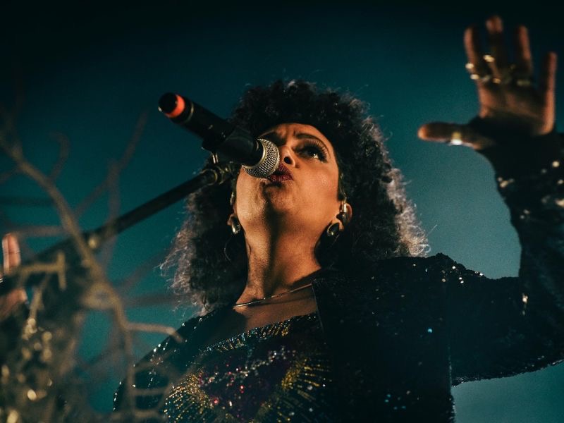 Cantora de Rio das Ostras se apresenta no evento LumiAR-TE nesse fim de semana