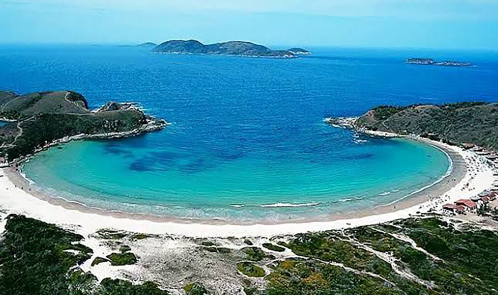 Limpeza e sustentabilidade em multidões de Cabo Frio no litoral