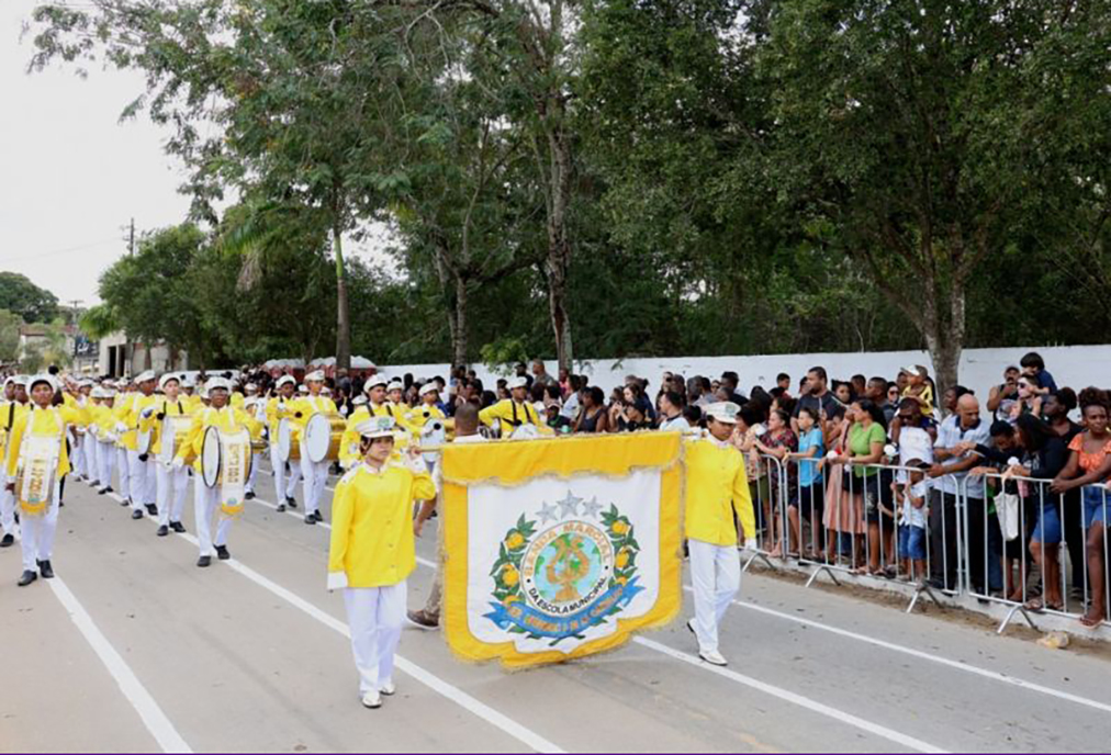 Bandas de escolas de Araruama desfilam em São Vicente na abertura da Semana da Pátria