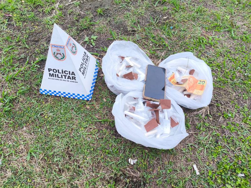 Ação da PM prende suspeito de vender drogas em bairro de Rio das Ostras