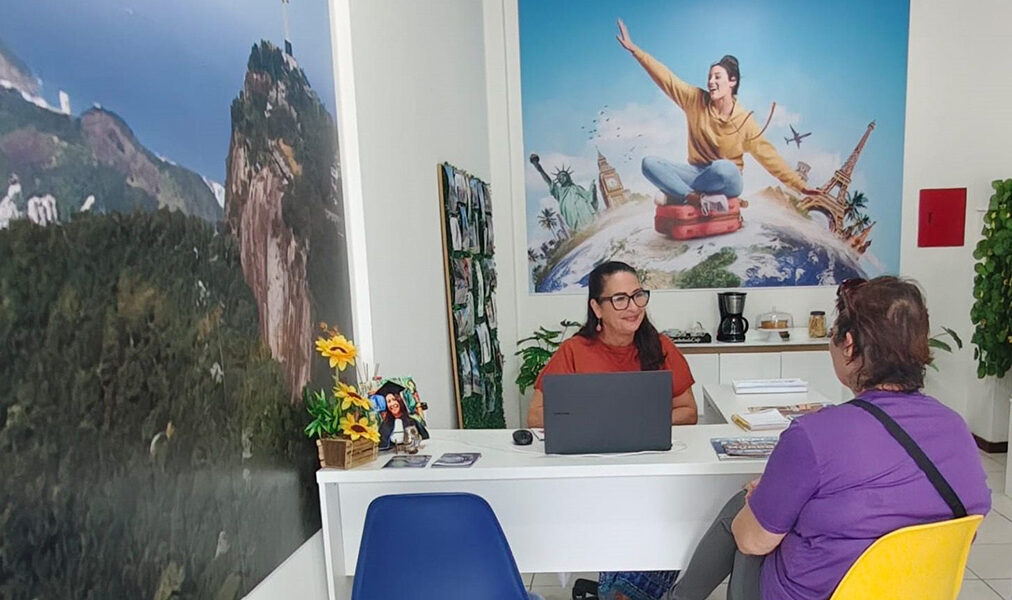 Mulher de Cabo Frio mostra que idade não impede conquistas no mercado do turismo