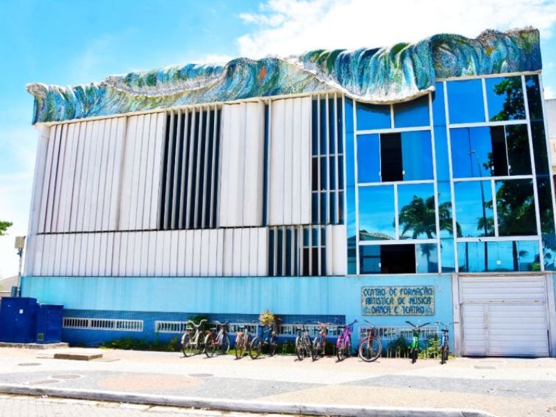 Rio das Ostras investe no desenvolvimento cultural com parceria com a Funarj