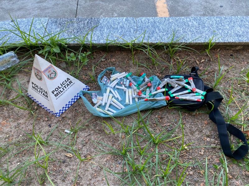 Ação do 32º BPM apreende adolescente com drogas e moto em Rio das Ostras