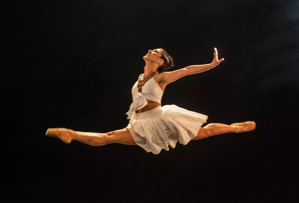 Festival Internacional de Dança começa em Cabo Frio com apresentações de impacto e muita ancestralidade