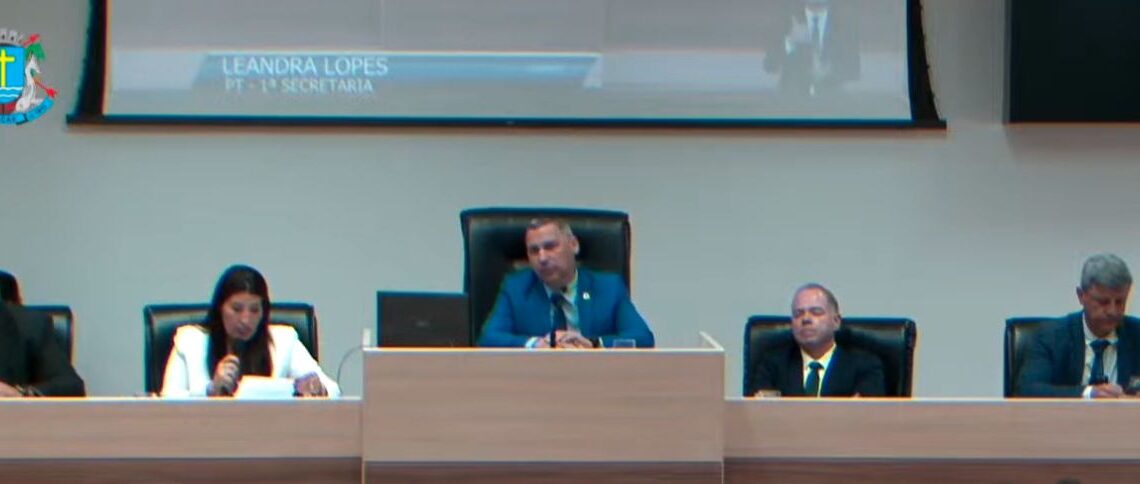 Câmara de Macaé pede revisão de contrato com empresa de transporte escolar após denúncias de atrasos