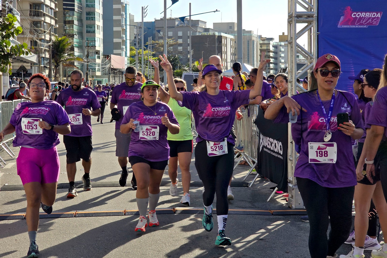Corrida Lilás levou mil pessoas à Praia Campista em manhã de esporte e conscientização em Macaé