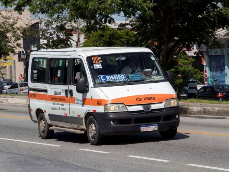 Rio das Ostras define que permissionários terão que dirigir suas vans em outubro