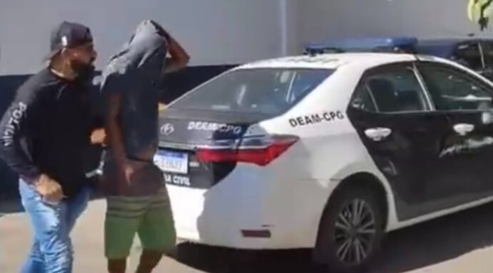 Homem com passagens criminais é preso por agredir a companheira em Campos