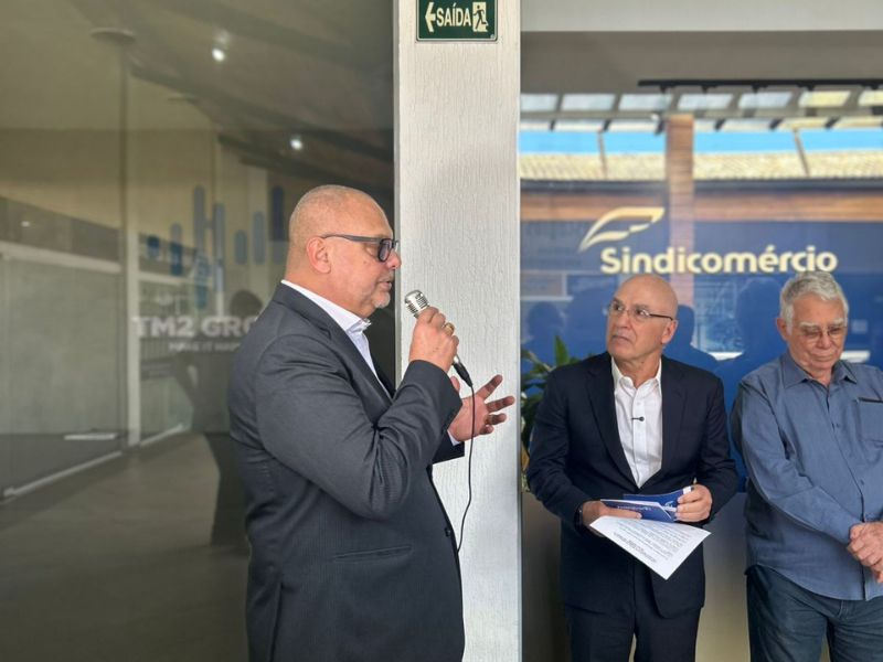 Carlos Augusto participa de inauguração de nova sede do Sindicomércio em Rio das Ostras