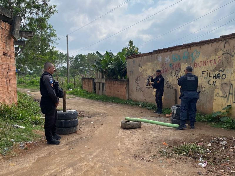 Operação da PM retira barricadas montadas por criminosos em Rio das Ostras