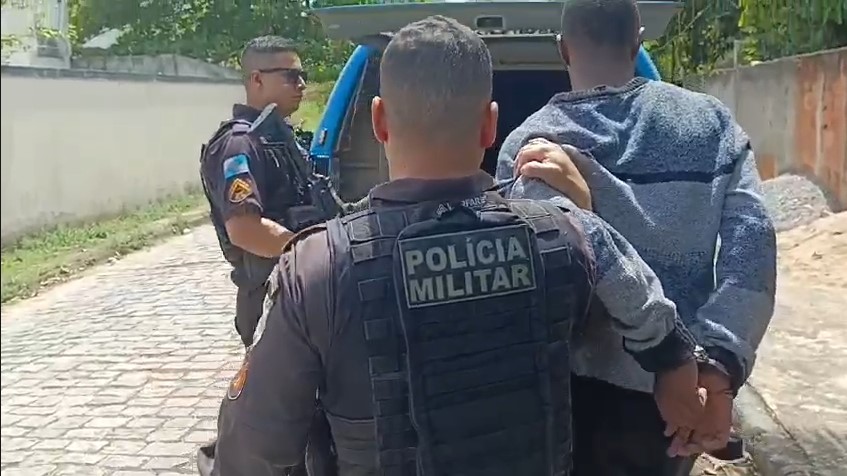 Durante patrulha, PM apreende adolescente com drogas em Conceição de Macabu