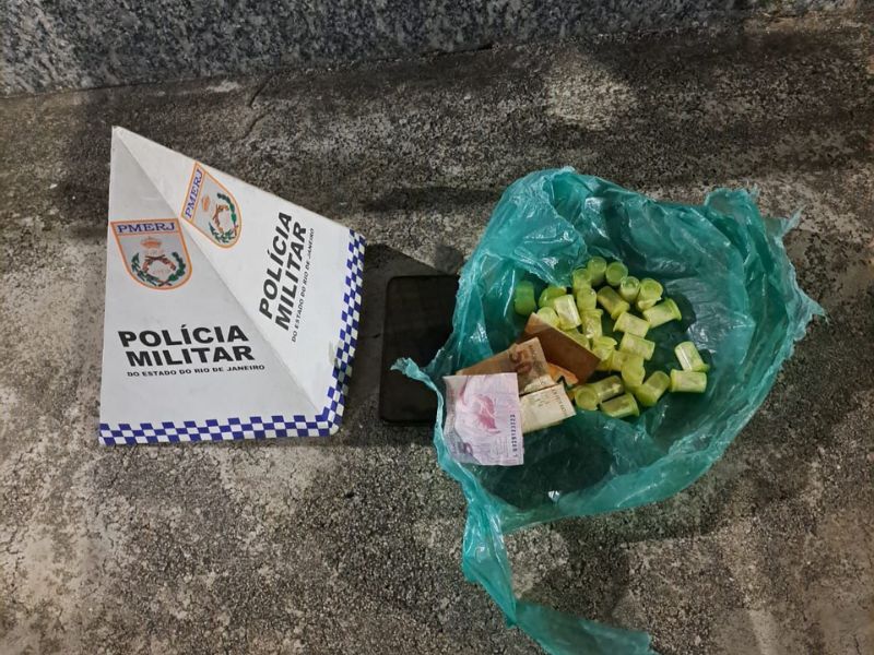 Ação da PM detém mais 2 jovens ligados ao tráfico em Rio das Ostras