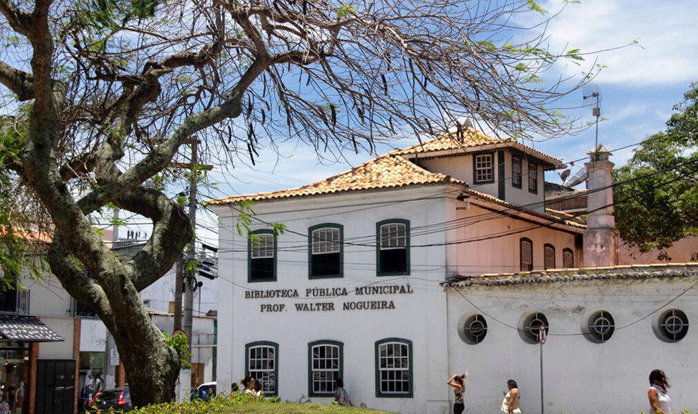 Cultura e emoção preenchem a tarde do Dia do Poeta e do Livro em Cabo Frio